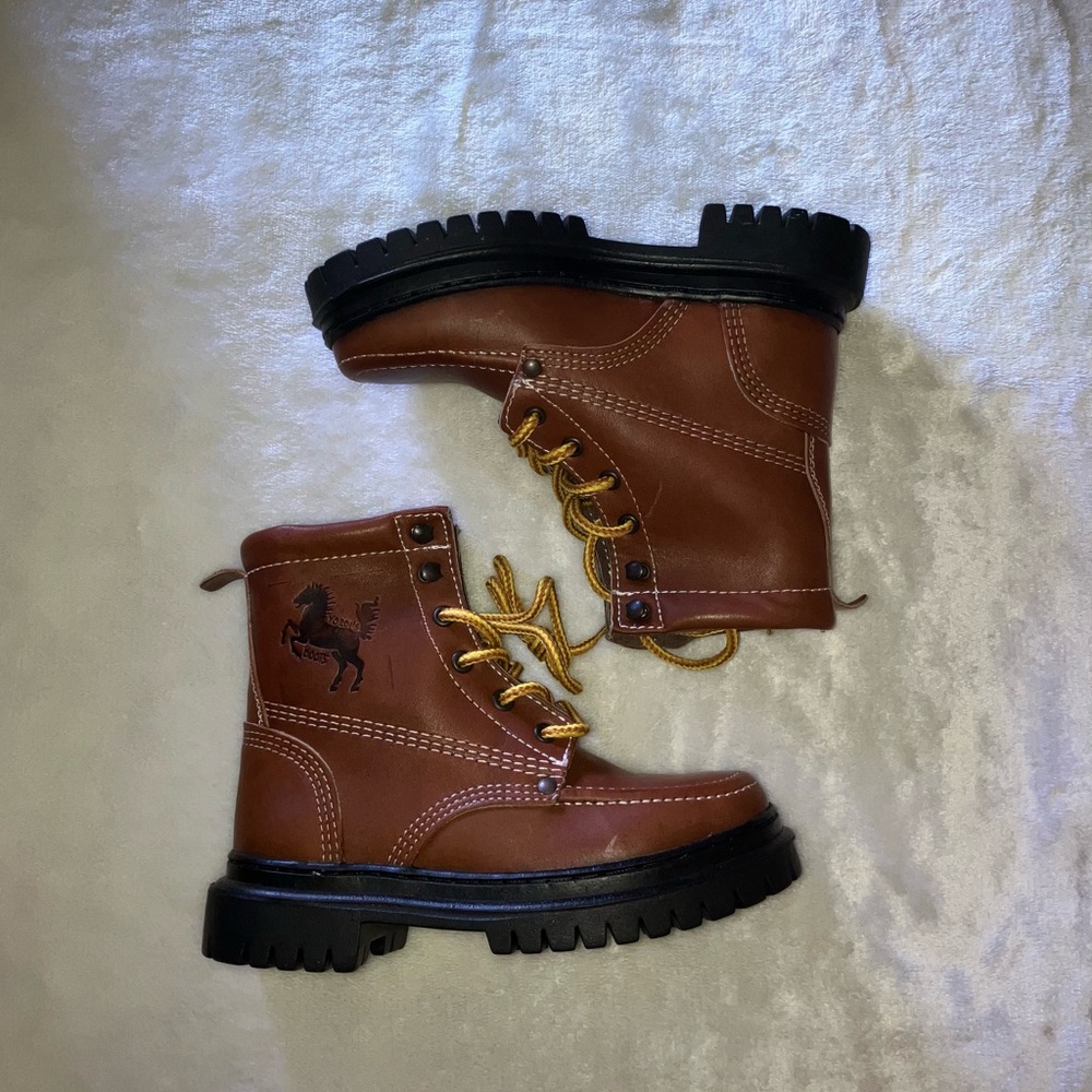Chunky leather brown boots